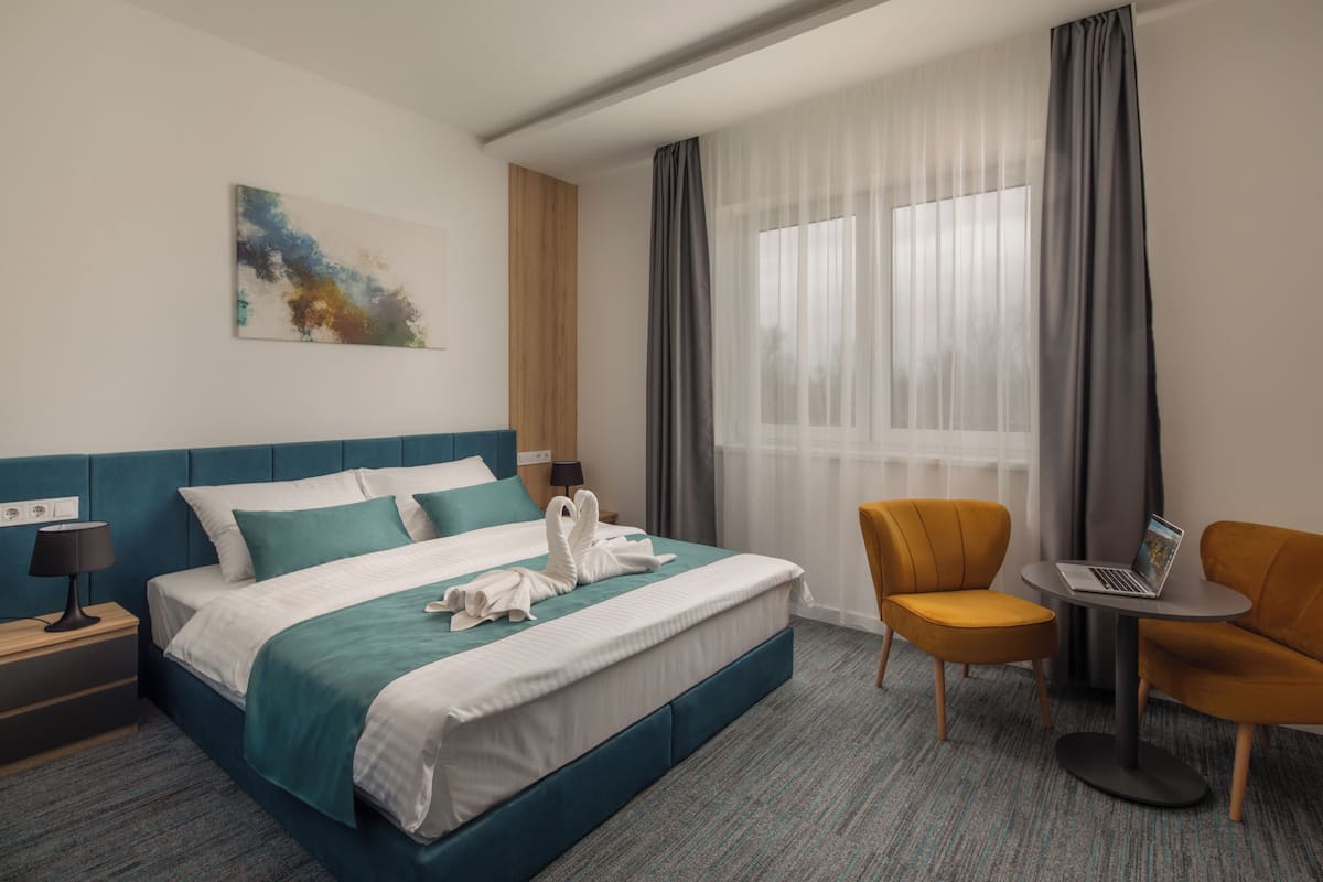 Standard Double Room, Lake View