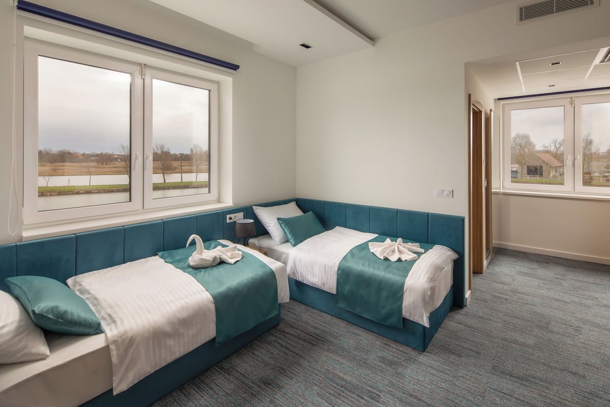 Deluxe Suite, Lake View