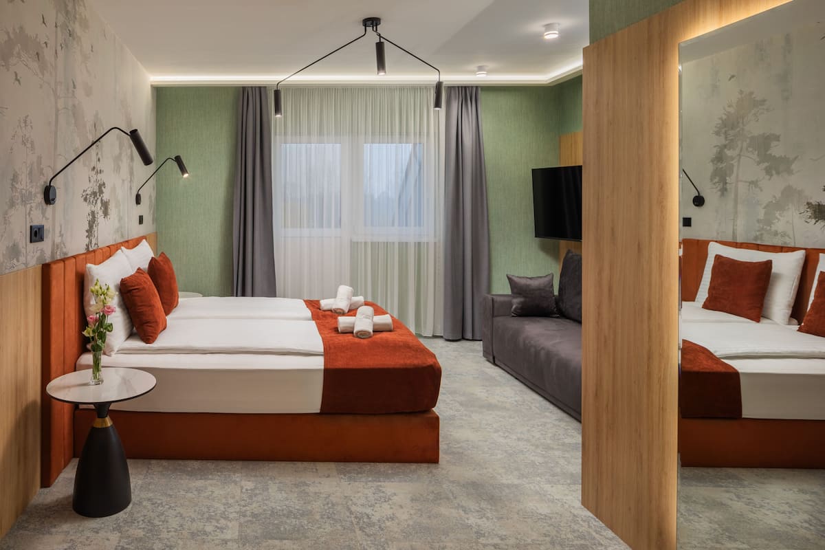 Executive Suite, Lake View