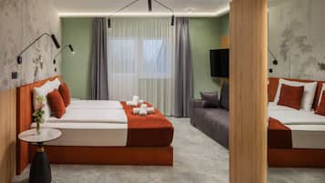 Suite Executive, vista lago | Cassaforte in camera, una scrivania, postazione laptop, Wi-Fi gratuito