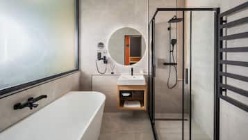 Presidential-Suite, Balkon, Seeblick | Badezimmer | Haartrockner, Handtücher, Seife, Shampoo