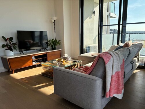 New & Quiet 2BR/2BA with Sydney Tower Views, Close to Metro & Shopping Centre