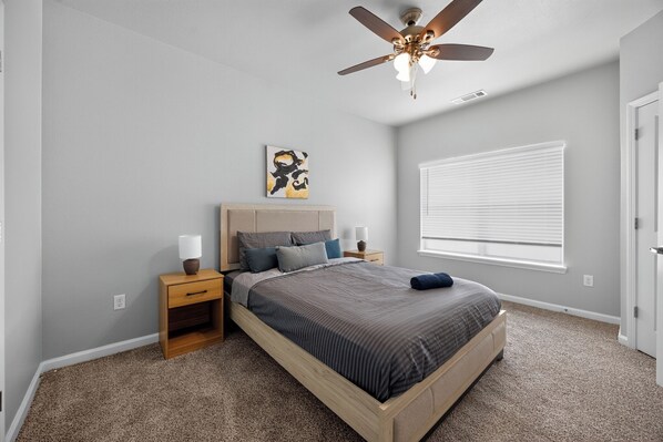 Room - Modern Family-Friendly 2BR (Princeton)