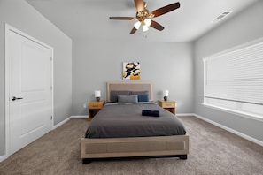 Room - Modern Family-Friendly 2BR (Princeton)