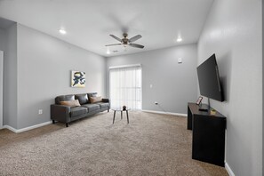 Smart TV, offices - Modern Family-Friendly 2BR (Princeton)