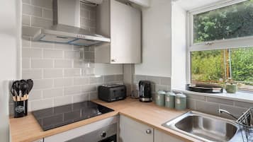 Coffee/tea maker, oven, stovetop, electric kettle