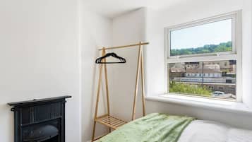 2 bedrooms, desk, iron/ironing board, WiFi