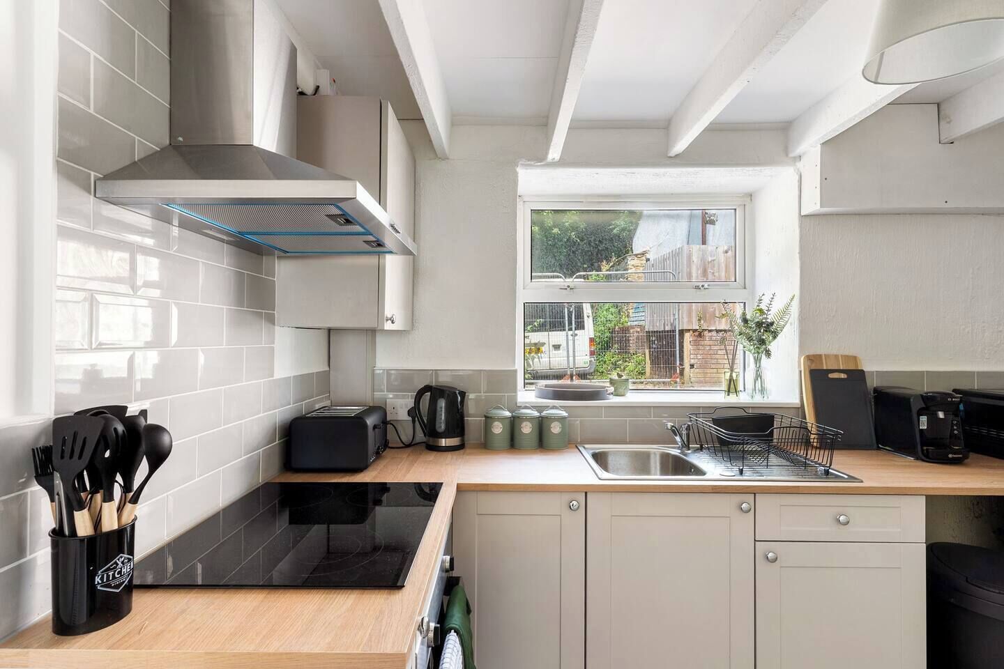 Coffee/tea maker, oven, stovetop, electric kettle