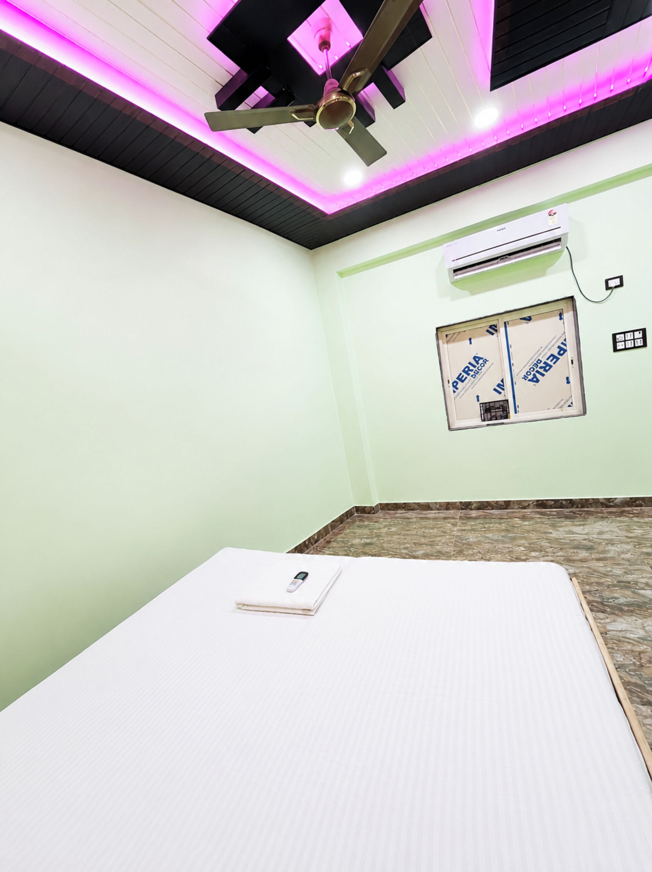 Hypo-allergenic bedding available, desk, soundproofing, WiFi (free)