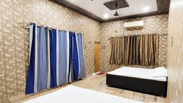 Chambre Double Familiale, climatisation | Literie hypoallergénique, bureau, chambres insonorisées, Wi-Fi gratuit