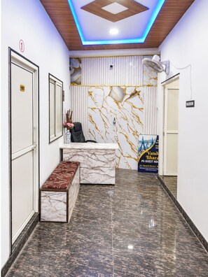 Exterior - Hotel Vande Bharat Stay Varanasi (Varanasi)