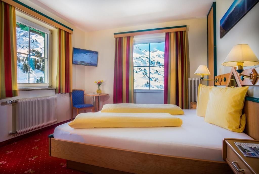In-room safe, desk, WiFi (free), bed sheets