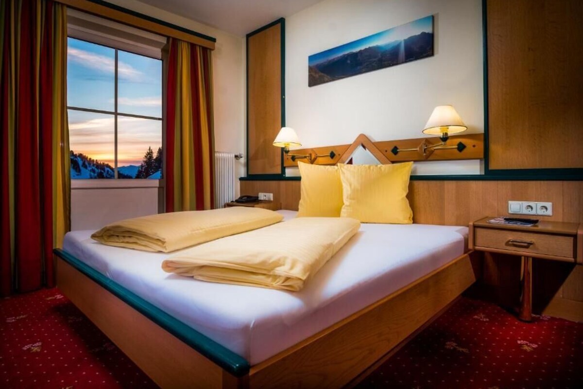 Basic Double Room, Balcony, Mountain View