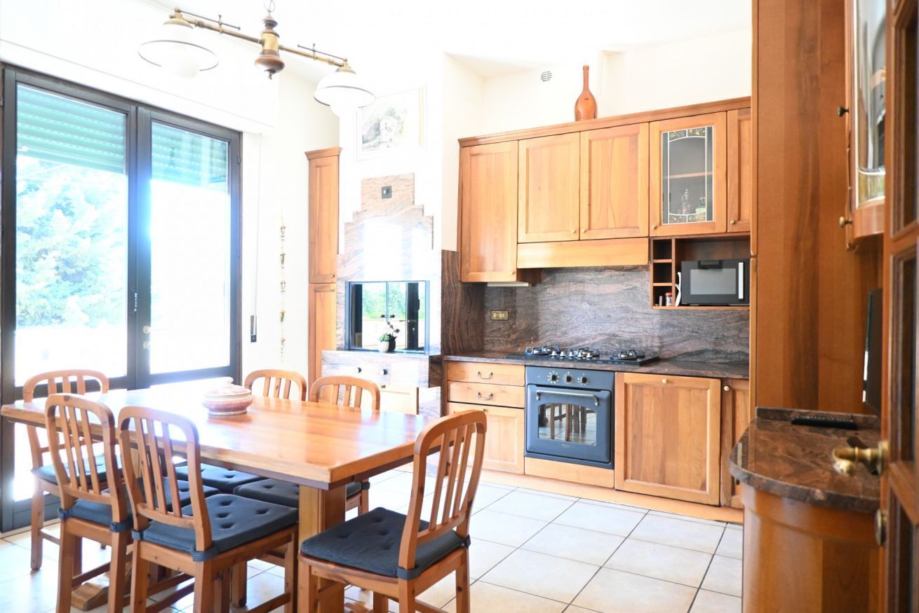 Fridge, dishwasher
