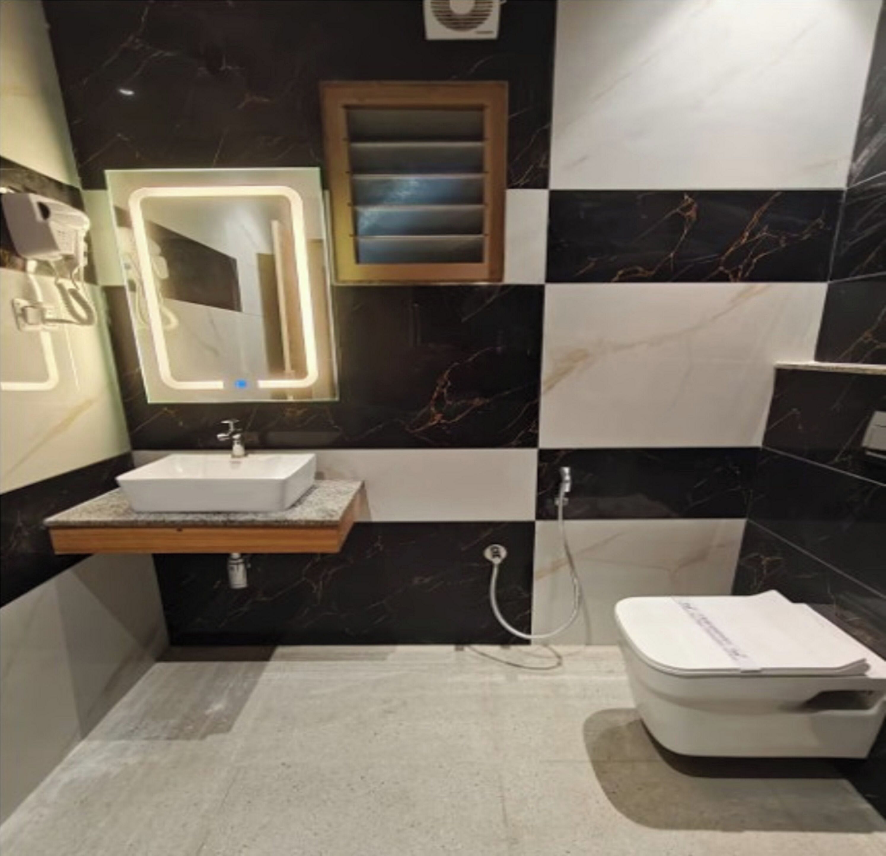 Premium Room | Bathroom | Shower, towels, soap, shampoo