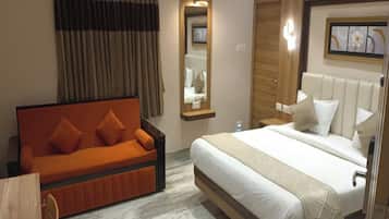 Quadruple Room | Hypo-allergenic bedding available, WiFi (free), bed sheets