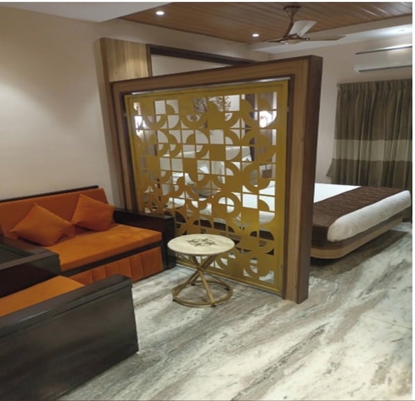 Quadruple Room | Hypo-allergenic bedding available, WiFi (free), bed sheets