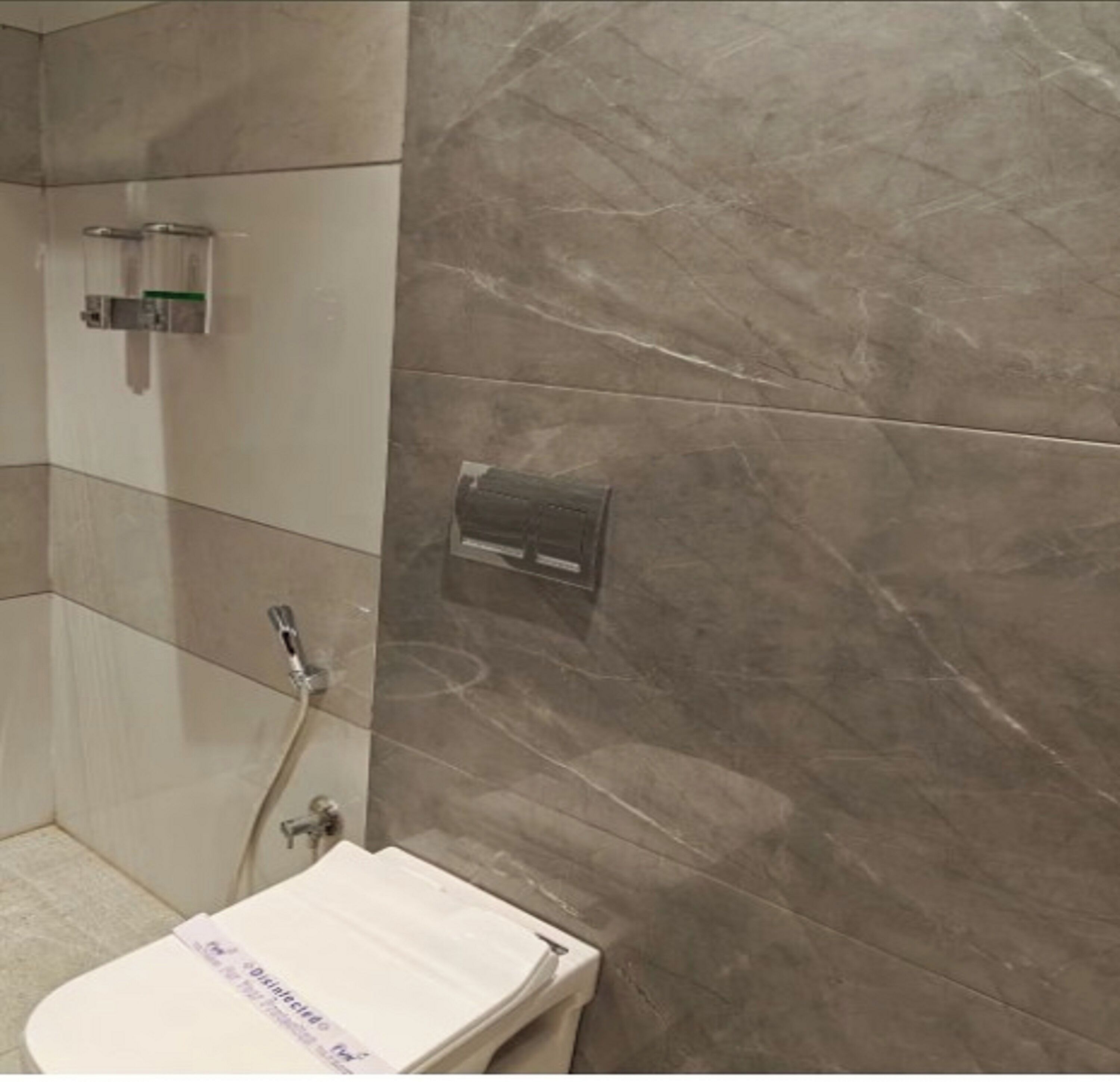 Single Room | Bathroom | Shower, towels, soap, shampoo