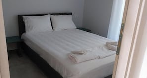 Iron/ironing board, WiFi, bed sheets