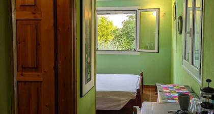 Perfect Gialova location. Double room 3 mins car / 15 mins walk to the beach.