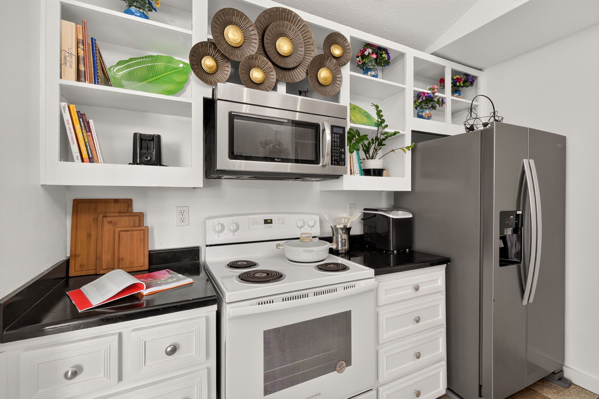 Coffee/tea maker, fridge, microwave, oven