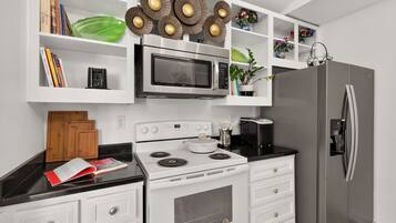 Coffee/tea maker, fridge, microwave, oven