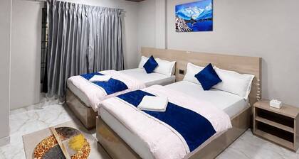 The SkyLine Hotel