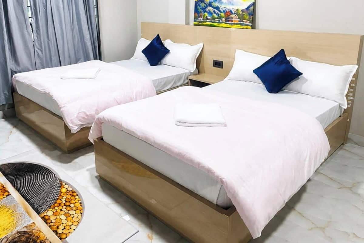 Habitación con 1 cama matrimonial o 2 individuales, balcón, vista a la montaña | Escritorio y wifi gratis 
