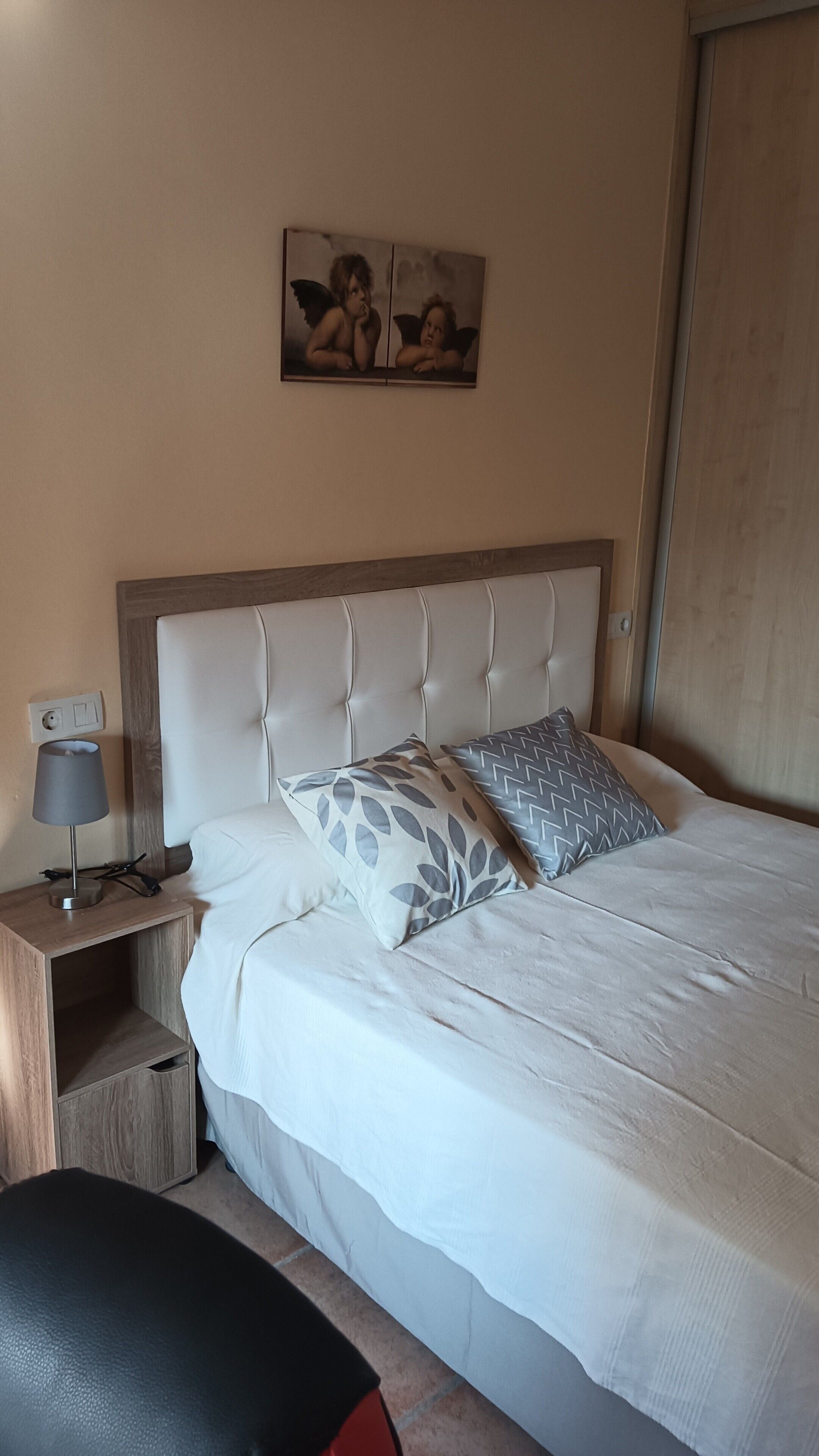 4 chambres, fer et planche à repasser, Wi-Fi, draps fournis