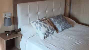 4 chambres, fer et planche à repasser, Wi-Fi, draps fournis