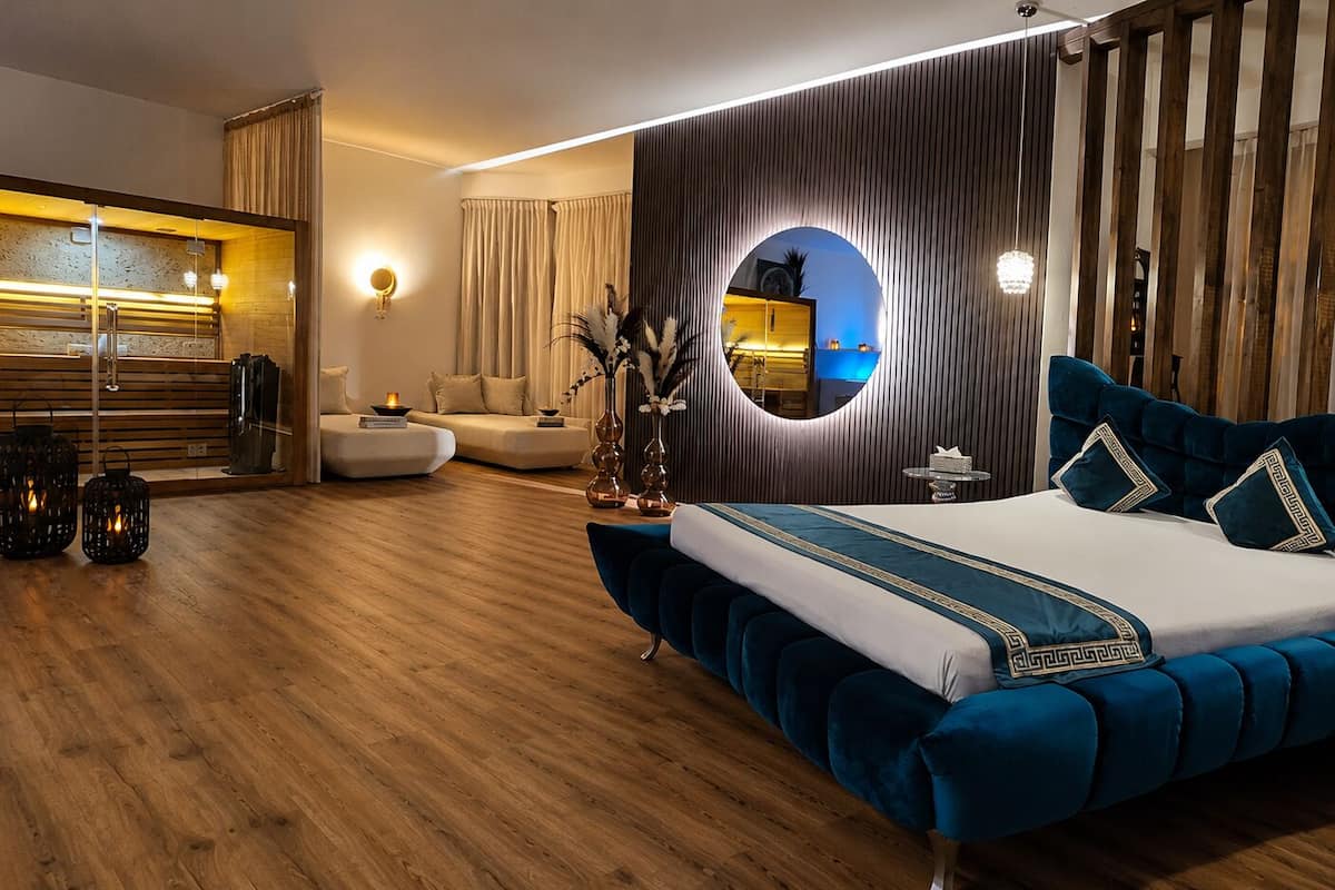 Sursee Diamond Luxury Suite (Private spa with whirlpool and Finnish sauna) | Down comforters, minibar, WiFi (free), individually decorated