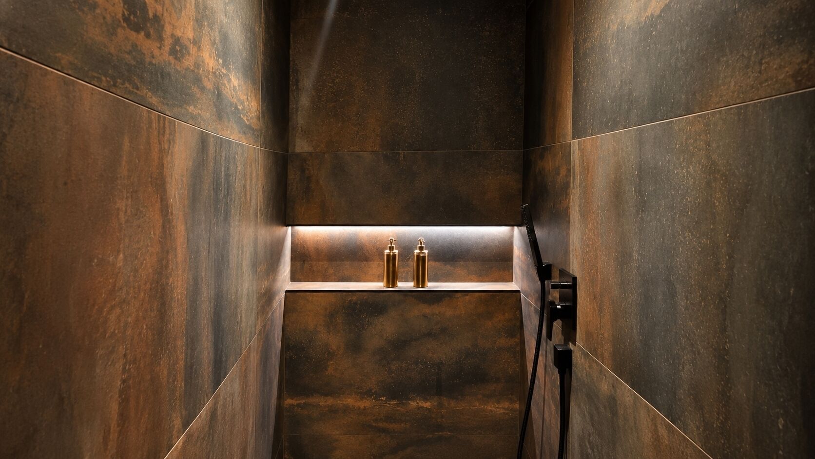 Sursee Crystal Luxury Suite (Privat-Spa mit Whirlpool und finnischer Sauna) | Badezimmer