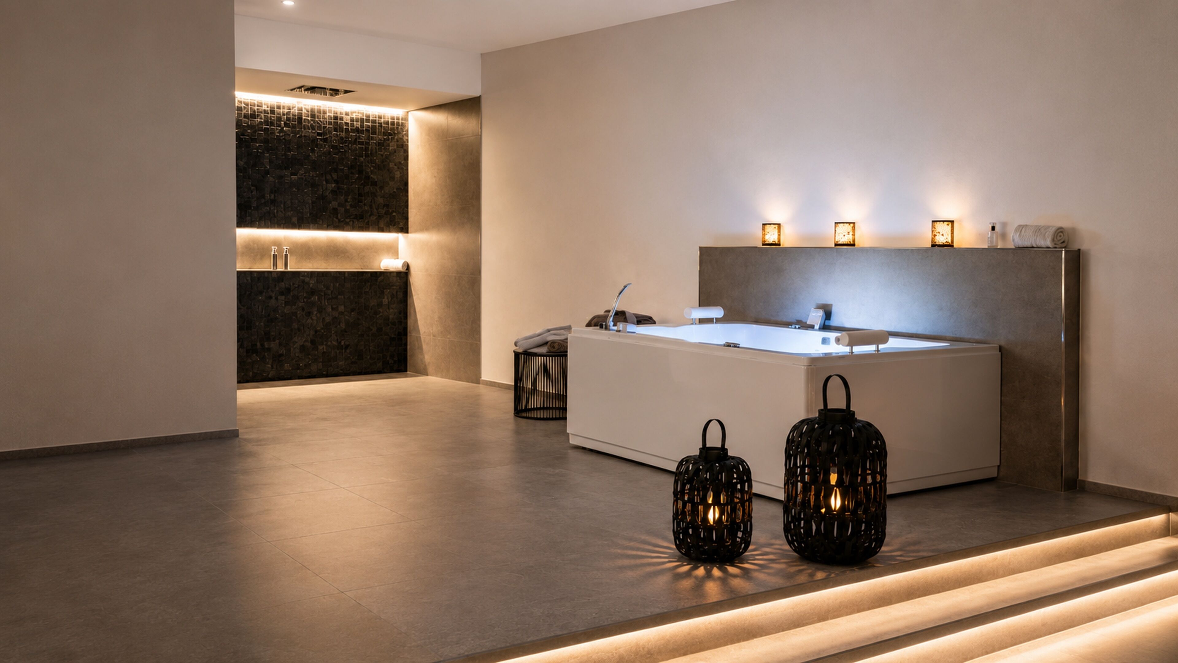 Sursee Diamond Luxury Suite (Private spa with whirlpool and Finnish sauna) | Kylpyhuone | Erillinen kylpyamme ja suihku, poreamme, sadesuihkupää, hiustenkuivaaja