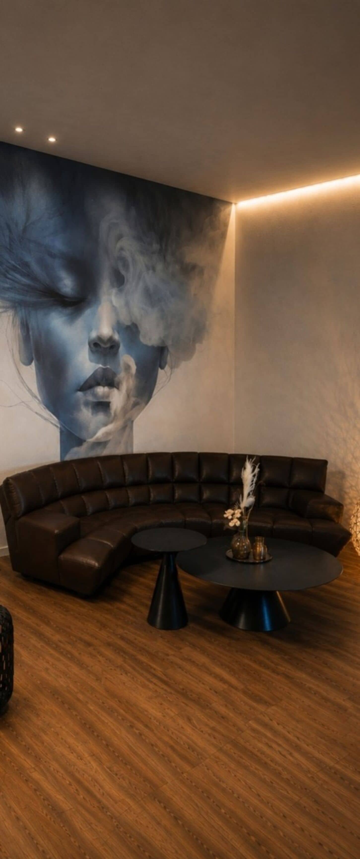 Sursee Diamond Luxury Suite (Private spa with whirlpool and Finnish sauna) | 起居区 | 65-英寸LED 电视 （配备数码频道）、流媒体服务