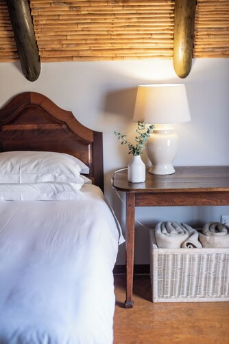 Karakul  4-bedroom cottage with views in charming Stanford