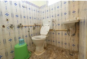 Premium Room | Bathroom | Towels - Mistora Valley (Ooty)