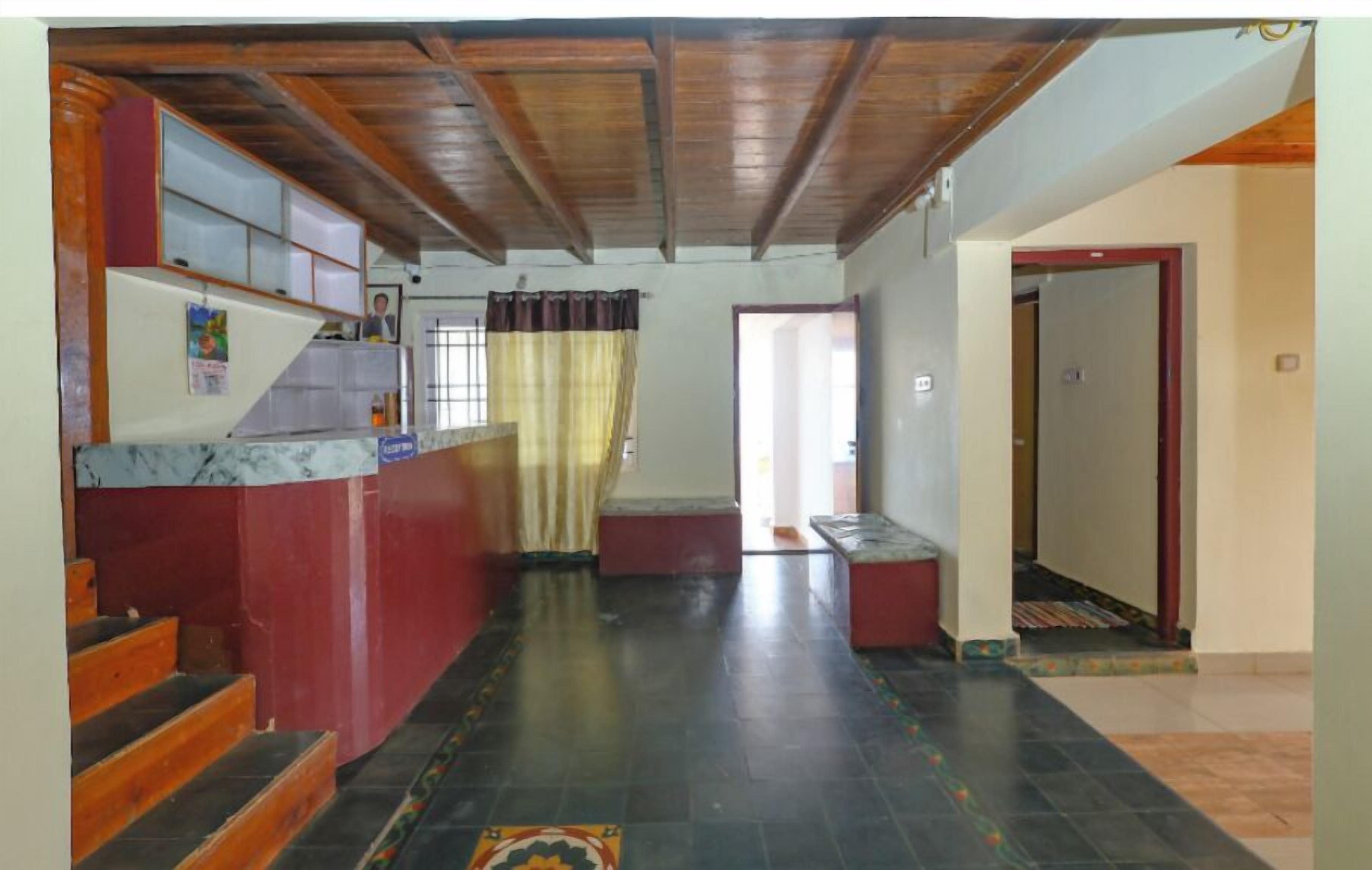 Suite | Lobby