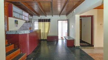 Suite | Lobby
