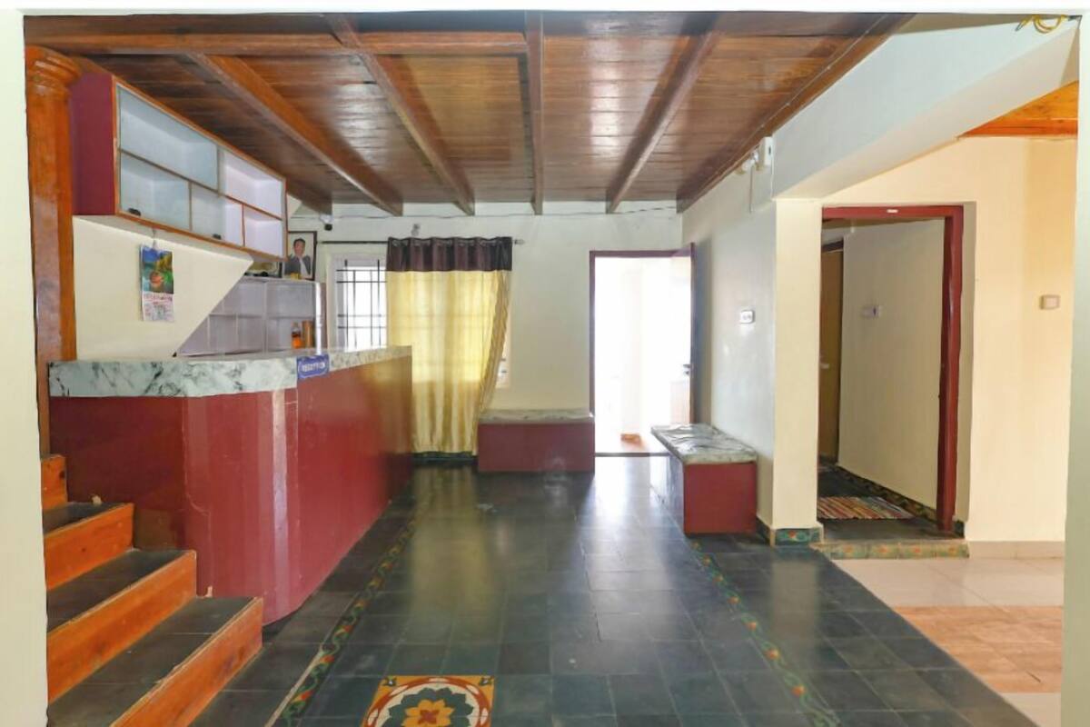 Suite | Hall