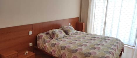 3 bedrooms, iron/ironing board, bed sheets