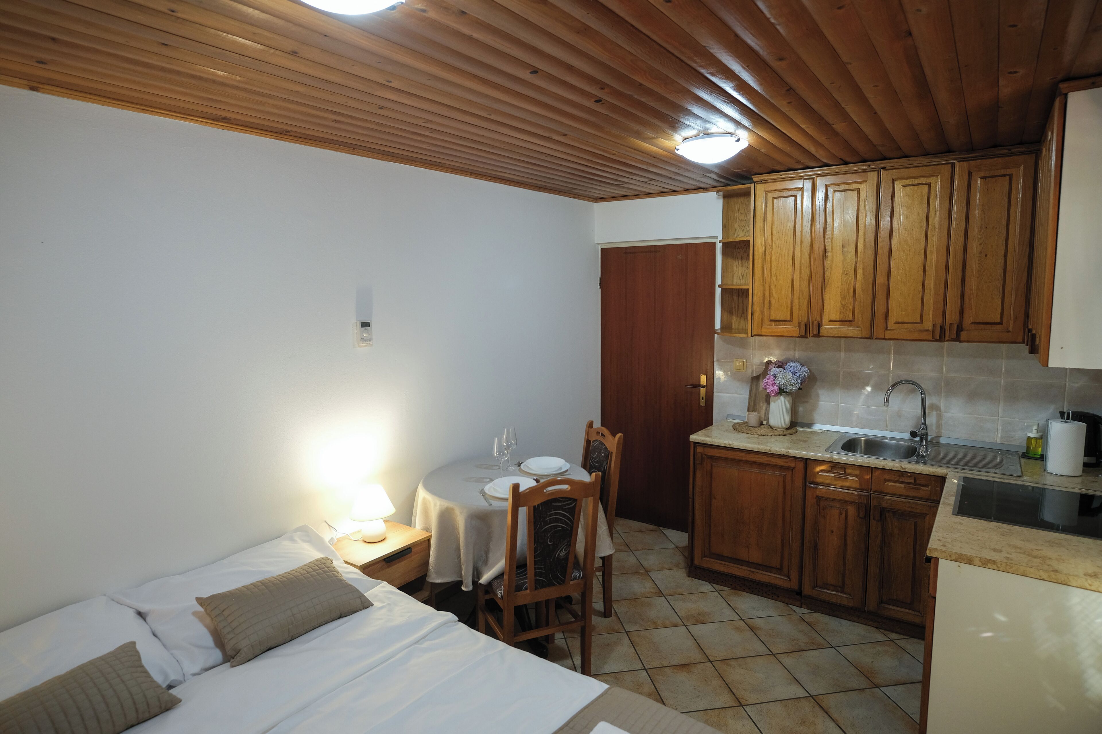 1 chambre, fer et planche à repasser, lit parapluie, Wi-Fi gratuit