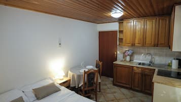 1 chambre, fer et planche à repasser, lit parapluie, Wi-Fi gratuit