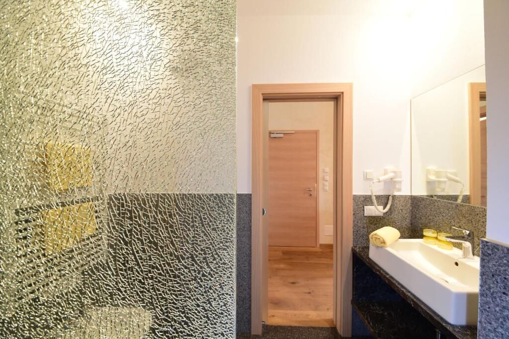 Deluxe-Vierbettzimmer | Badezimmer