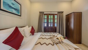 A hotel room with a bed, a wardrobe, a painting, and a view through a window. - ELIVAAS Casa Vilson 3BHK Villa with Pool (Salvador du Mundu)