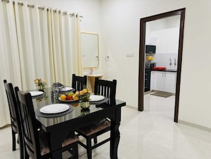 Departamento superior, 1 habitación, balcón, vista a la ciudad | Restaurantes
