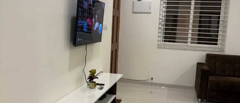Superior Apartment, 1 Bedroom, Balcony, City View | Interior