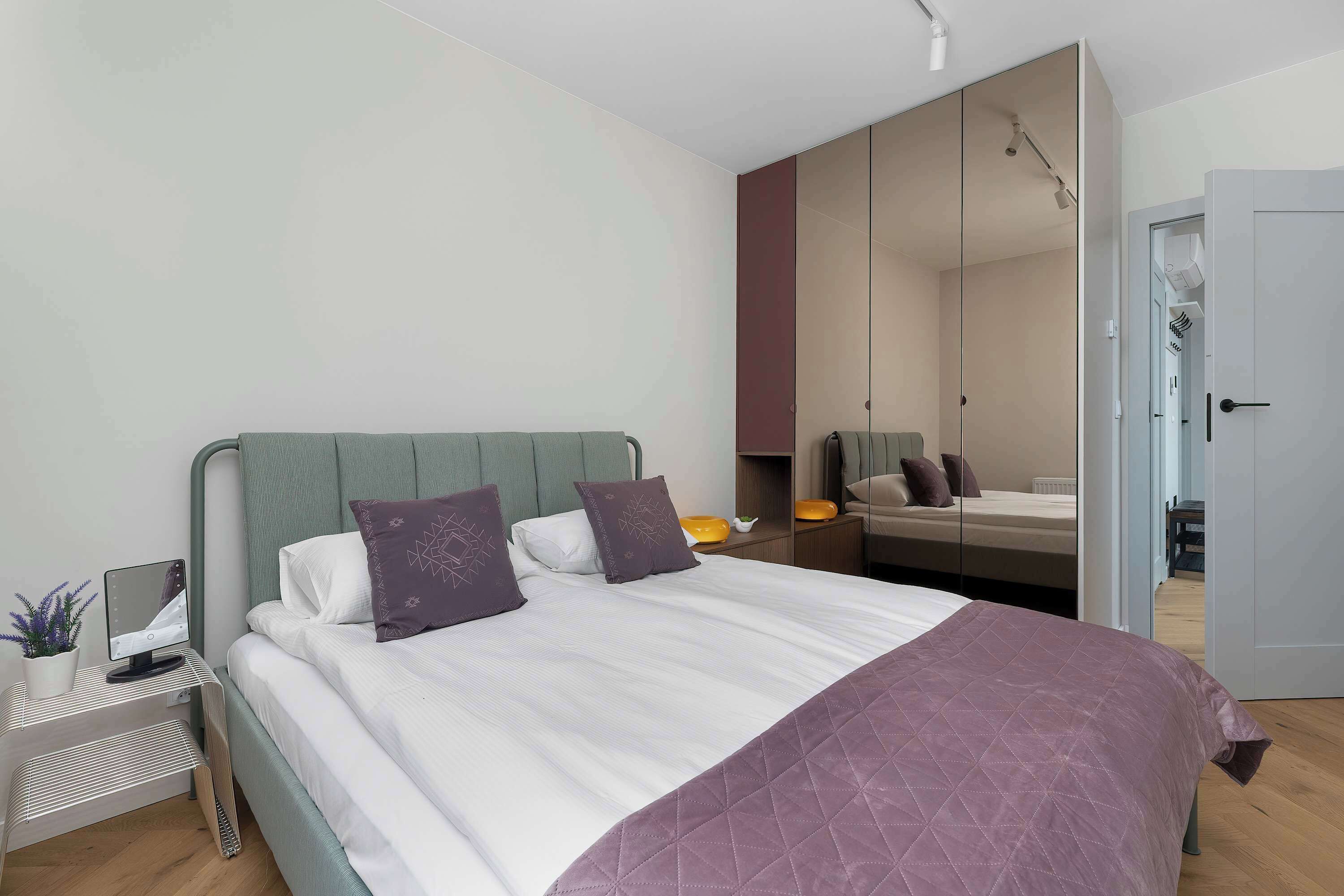 Desk, iron/ironing board, travel cot, WiFi