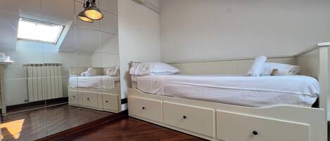 City Apartment, City View | Iron/ironing board, WiFi (free)