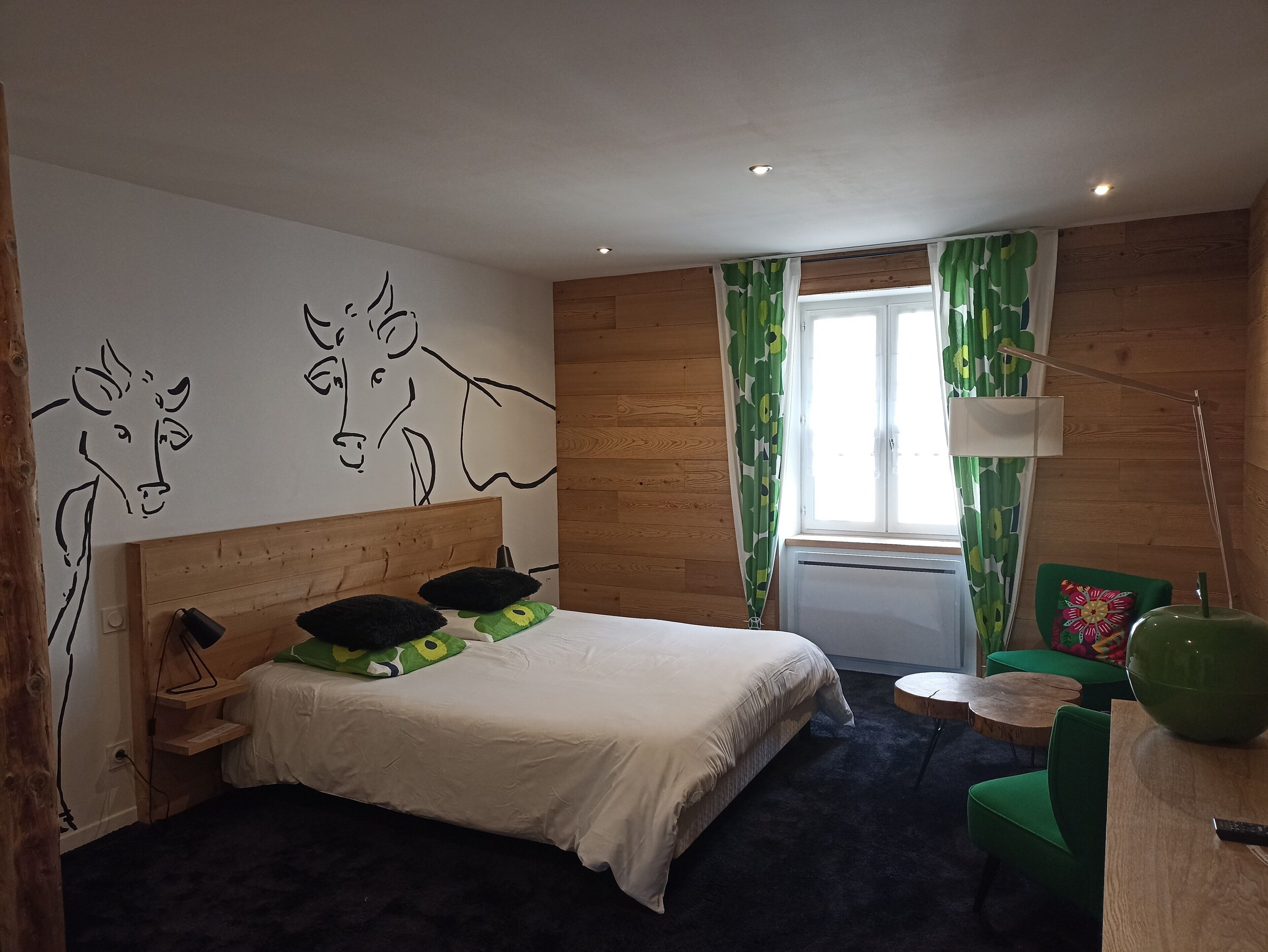 3 slaapkamers, een strijkplank/strijkijzer, wifi, beddengoed