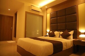 In-room safe, iron/ironing board (on request), free WiFi - Hotel Sai Pritam (Mumbai)